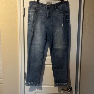 Democracy Very Distressed Crop Jeans